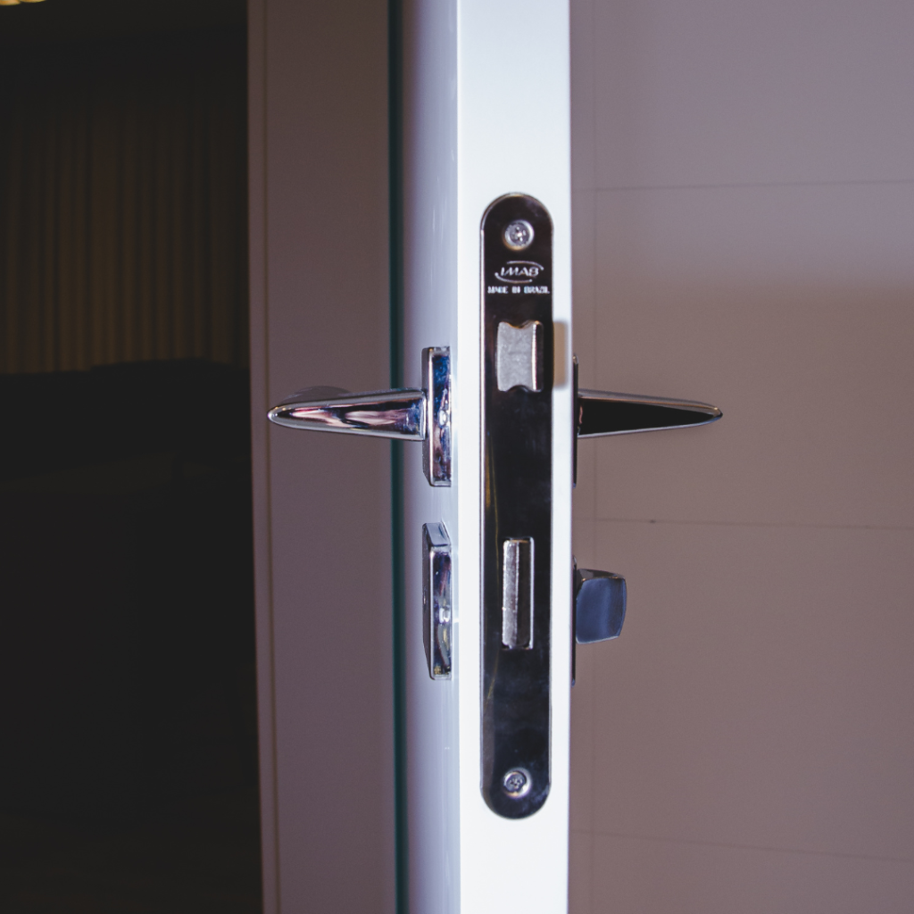 fechadura porta laqueada