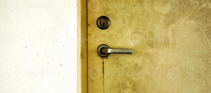 porta amarelada banner